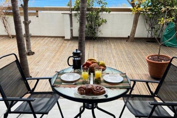Outdoor dining - Studio - Accessible to People with Reduced Mobility (Saint-Leu La Reunion,)
