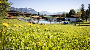 Pool - Apartment with 3 private terraces (Oberndorf in Tirol)