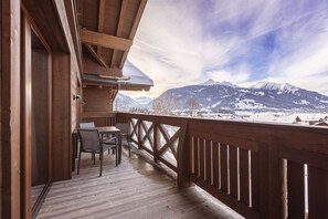 Outdoor dining - Spacious apartment with shared pool (No Deposit) (Ehrwald)