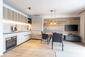 Køleskab, ovn, kogeplade, opvaskemaskine