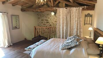 1 slaapkamer, een bureau, een strijkplank/strijkijzer, gratis wifi