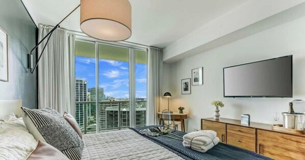 Iron/ironing board, travel cot, WiFi, bed sheets - MVR - Limited Bay View Suites-Book Fast (Miami)