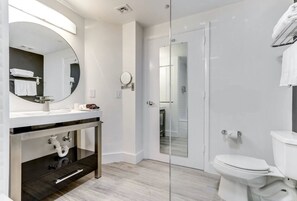 Shower, hair dryer, towels - MVR - Limited Bay View Suites-Book Fast (Miami)