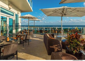 Outdoor dining - MVR - Limited Bay View Suites-Book Fast (Miami)