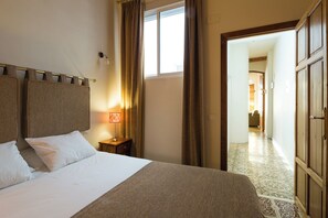 3 bedrooms, desk, iron/ironing board, free WiFi - Casa Relator. 3 bedrooms, 2 bathrooms (Sevilla)