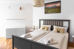 2 bedrooms, travel cot, free WiFi, bed sheets
