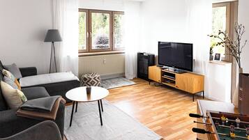 Smart-TV, Kamin, DVD-Player, Tischfußball