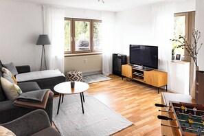 Smart-TV, peis, DVD-spiller og fotballspill