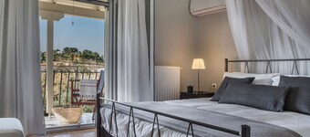 Nomadē - 2BR Bright Maisonette - Garden View - Lixouri, Kefalonia - 4 Guests
