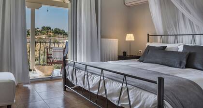 Nomadē - 2BR Bright Maisonette - Garden View - Lixouri, Kefalonia - 4 Guests