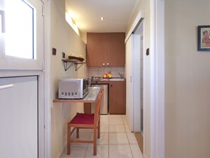 Mikrowelle, Wasserkocher mit Kaffee-/Teezubehör