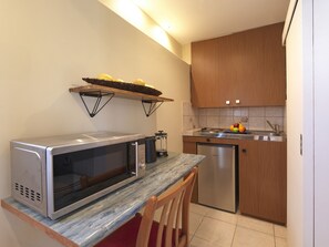 Microwave, coffee/tea maker, cookware/dishes/utensils