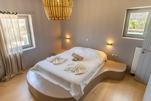 บ้านพัก | 4 ห้องนอน, โต๊ะทำงาน