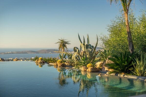 4 bedrooms, desk - Luxury Villa Delphinus - Allparos Villas (Paros)