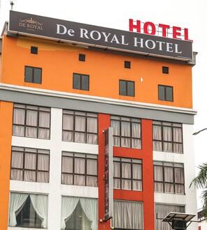 A hotel with a prominent 'HOTEL' sign and 'De Royal Hotel' branding. - De Royal Hotel (Ampang)