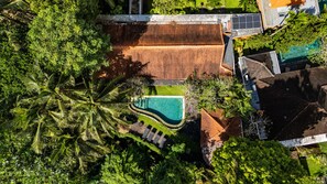 Exterior - Tropical 4BR Villa w/ Infinity Pool in ubud, 6 mins to central (Gianyar)