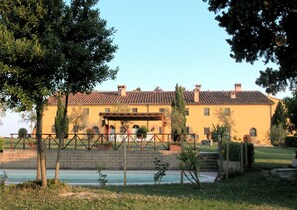 Unclassified image, 2 of 43, button - Apartment Between Pisa and Livorno (Collesalvetti)