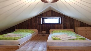 A small attic bedroom with two single beds, a window, and a wooden dresser. - Apartment at the ski slope, Bad Kleinkirchheim (Bad Kleinkirchheim)