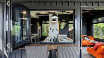 Cabin, 1 Bedroom, Smoking, Balcony | Living room