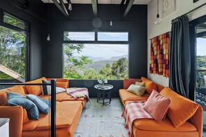 Living room - Cabane Tiny Tree House no4 (Beechmont)