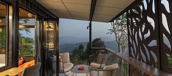 Cabane Treehouse Retreat With Mountain Views