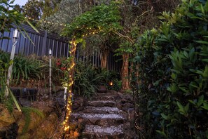Garden - Escape to Serenity in Beechmont Luxurious Cabin Retreat (Beechmont)
