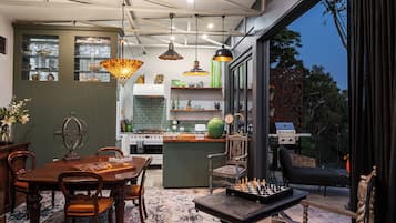 Cabin, 1 Bedroom, Smoking, Balcony | Dining room