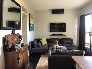 Cabin, 1 Bedroom, Smoking, Mountain View | Living room - Escape to a Mountain Retreat in Beechmont, Australia (Beechmont)