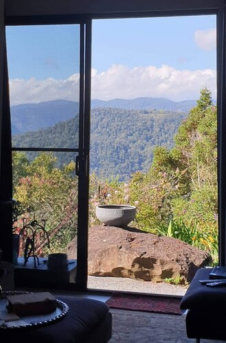 Escape to a Mountain Retreat in Beechmont, Australia