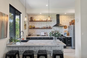 Interior - Escape to a Mountain Retreat in Beechmont, Australia (Beechmont)