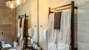 Cabin, 1 Bedroom, Smoking, Balcony | Bathroom