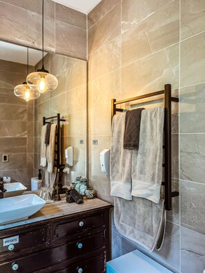 Cabin, 1 Bedroom, Smoking, Balcony | Bathroom - Jardin Tiny House Australia (Beechmont)