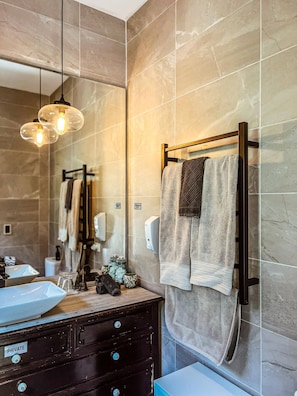 Cabin, 1 Bedroom, Smoking, Mountain View | Bathroom