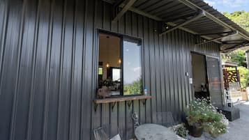 Cabin, 1 Bedroom, Smoking, Mountain View | Property grounds