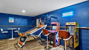 Games room - Hot Tub • Game Room • Fire Pit • Playset • Pets OK (East Stroudsburg)