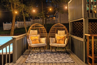 Hot Tub • Game Room • Fire Pit • Playset • Pets OK