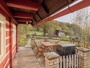 Outdoor dining - Stunning private villa for 7 people with WIFI, terrace and pets allowed (Nové Město Nad Metují)