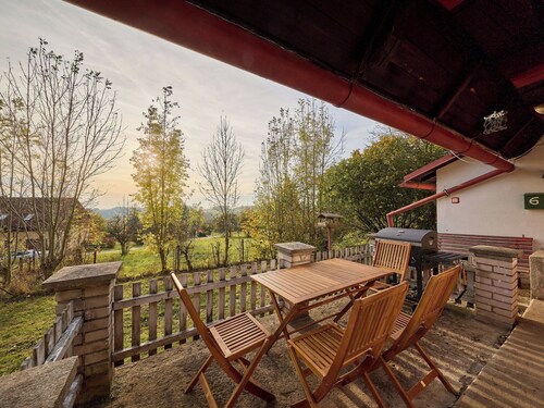 Wunderbares alleinstehendes Ferienhaus für 7 Gäste mit  W-LAN, Terrasse und Haustiere erlaubt