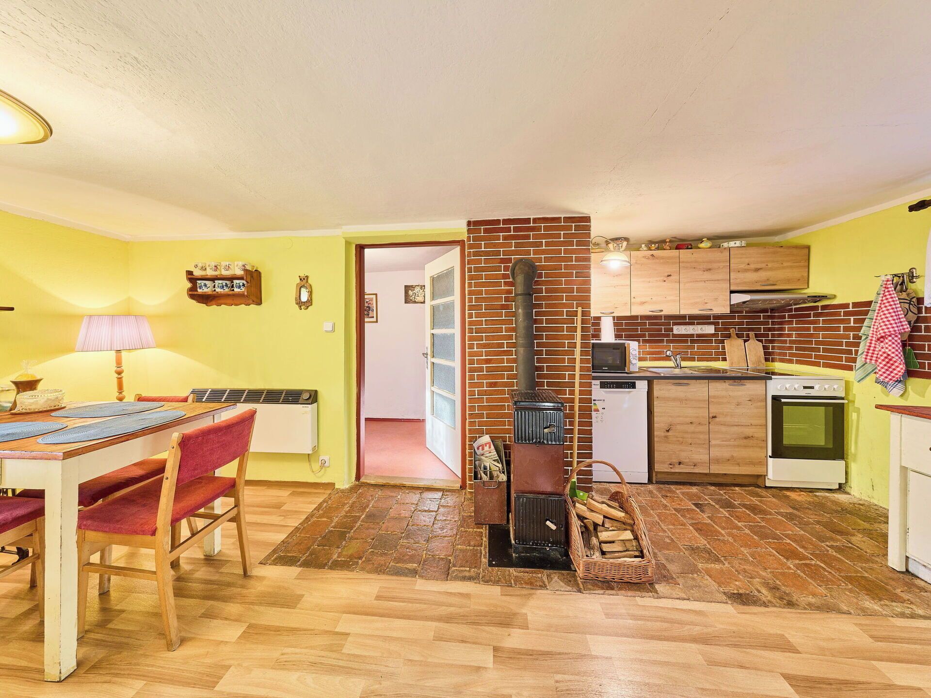 Mikrovågsugn, ugn och diskmaskin