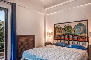 4 bedrooms, iron/ironing board, free WiFi