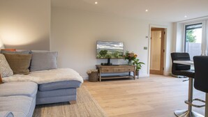 TV, fireplace - The Dog Kennels, Leyburn (Leyburn)