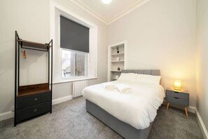 Bureau, fer et planche à repasser, lit parapluie, Wi-Fi gratuit