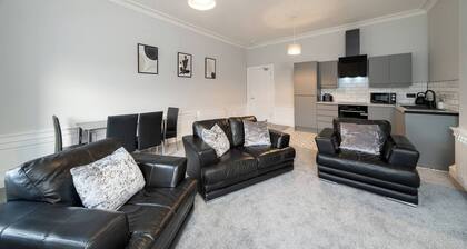 Lochside, Apartment C - Great for Corporate Stays