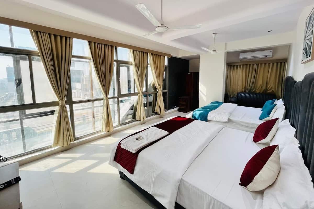 Habitación doble familiar | Escritorio, espacio para trabajar con laptop y wifi gratis