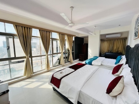 Family Double Room | Desk, laptop workspace, free WiFi