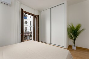 2 bedrooms, iron/ironing board, free WiFi