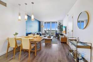 Dining - Modern 1BR with Pool & Balcony (Hallandale Beach)