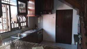 Oven, stovetop, dishwasher, cookware/dishes/utensils