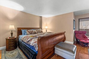 1 slaapkamer, een bureau, een strijkplank/strijkijzer, gratis wifi