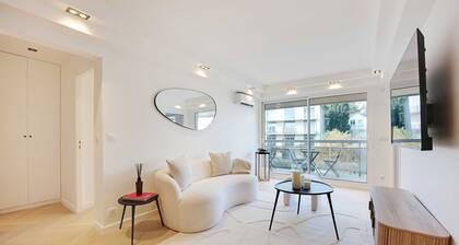 Charming Apt With AC & Balcony